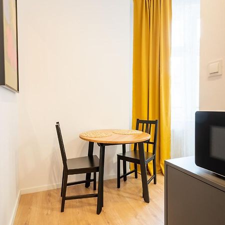 Elegant Very Berry Studios In Poznan Center By Noclegi Renters ภายนอก รูปภาพ