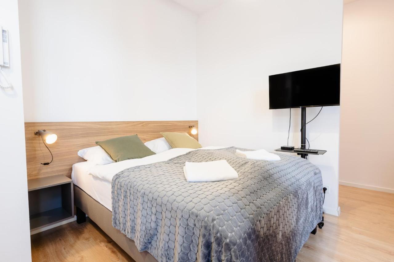 Elegant Very Berry Studios In Poznan Center By Noclegi Renters ภายนอก รูปภาพ