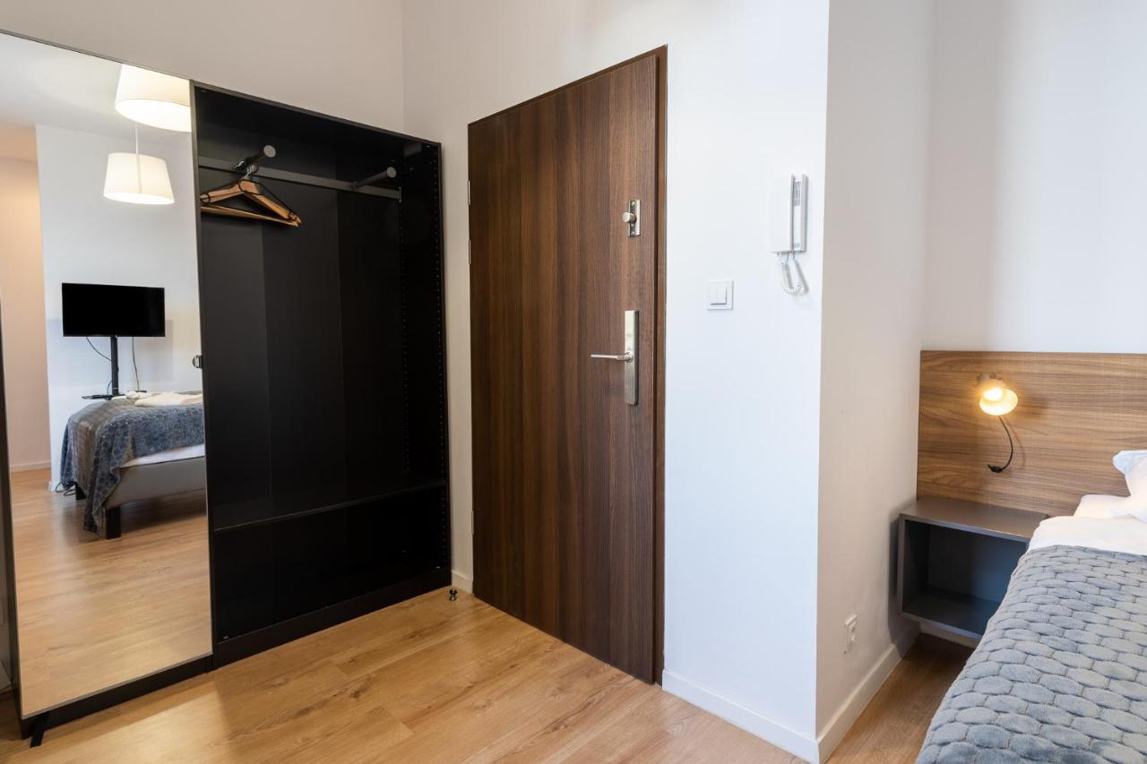 Elegant Very Berry Studios In Poznan Center By Noclegi Renters ภายนอก รูปภาพ