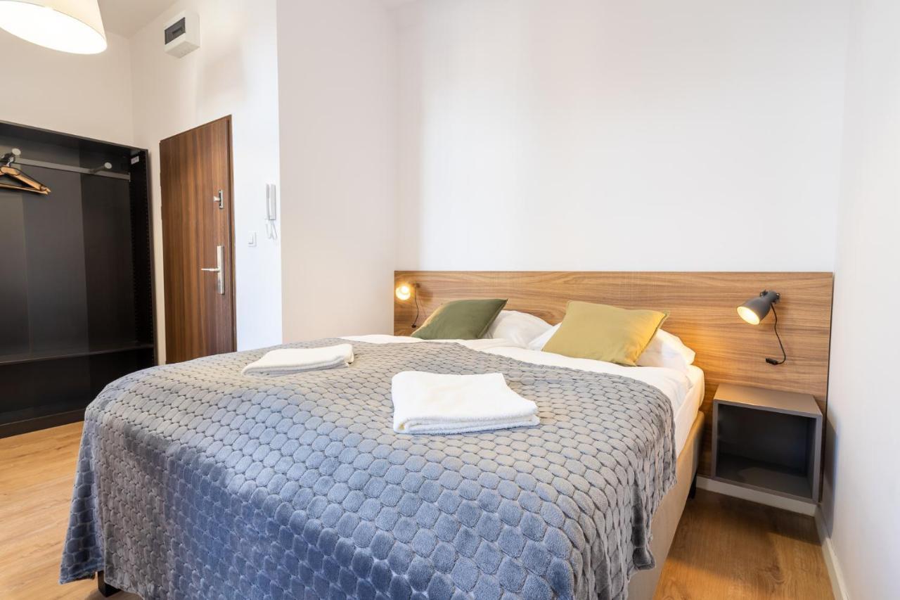 Elegant Very Berry Studios In Poznan Center By Noclegi Renters ภายนอก รูปภาพ