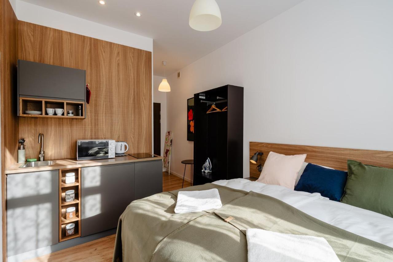 Elegant Very Berry Studios In Poznan Center By Noclegi Renters ภายนอก รูปภาพ