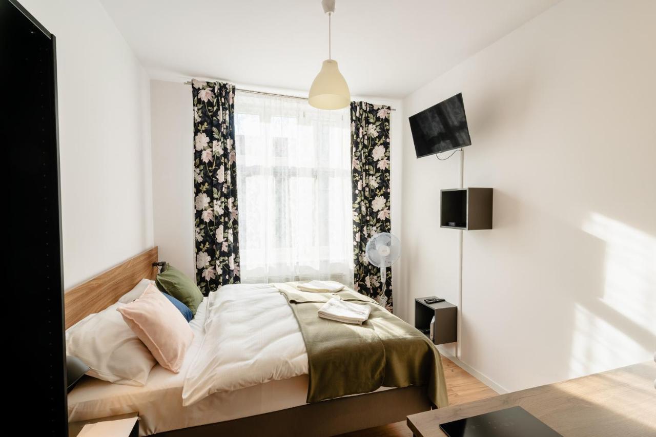 Elegant Very Berry Studios In Poznan Center By Noclegi Renters ภายนอก รูปภาพ